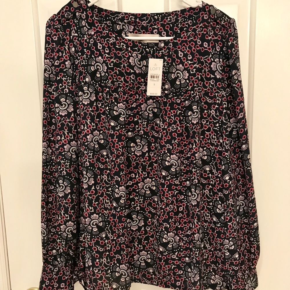 Loft SZ S navy floral blouse with side tie detail.